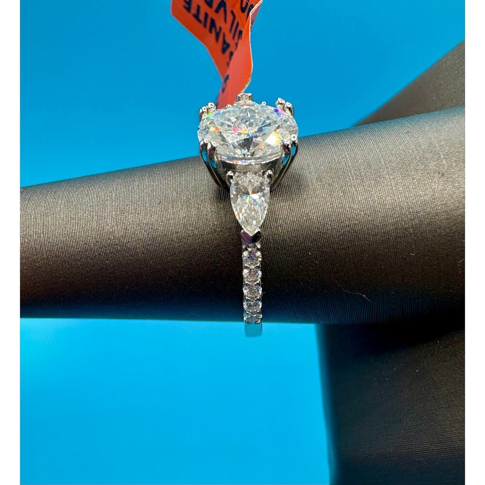 NWT Sz. 8 (7.75) - 2.0ct Moissanite 925 Sterling 3 Stoned Ring - Picture 3 of 9